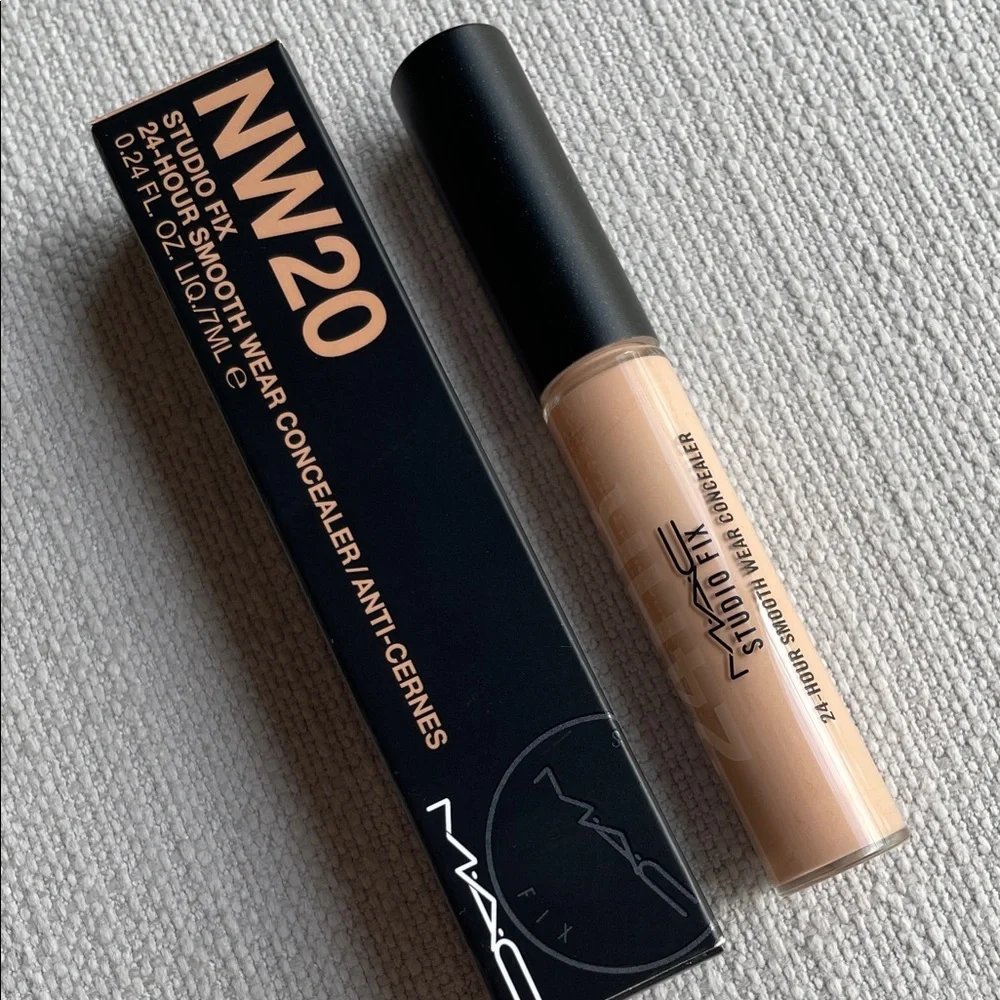 MAC Cosmetics Studio Fix 24-Hour Smooth Wear Concealer, 0.24oz - shade NW20